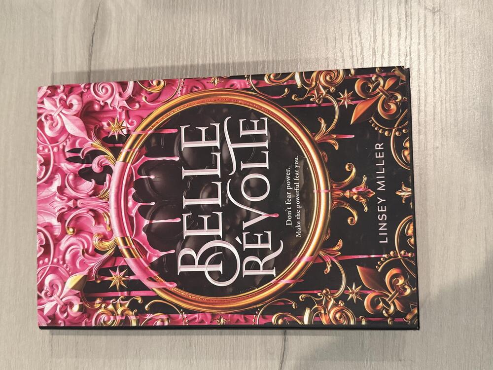 Belle Révolte Linsey Miller YA Fantasy Novel Hardcover Sourcebooks Fire Book